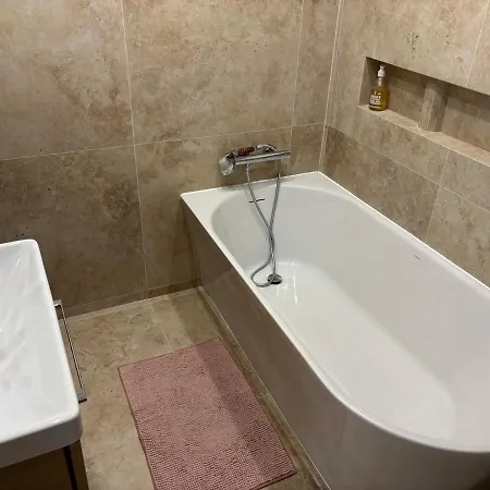 Maison Au Calme Avec Clim, Jardin ,piscine Dans Résidence