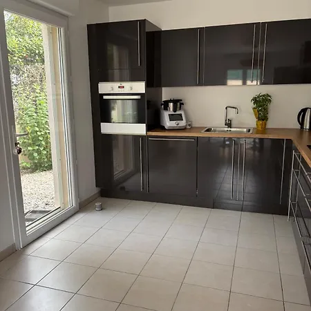 בית נופש Maison Au Calme Avec Clim, Jardin ,piscine Dans *